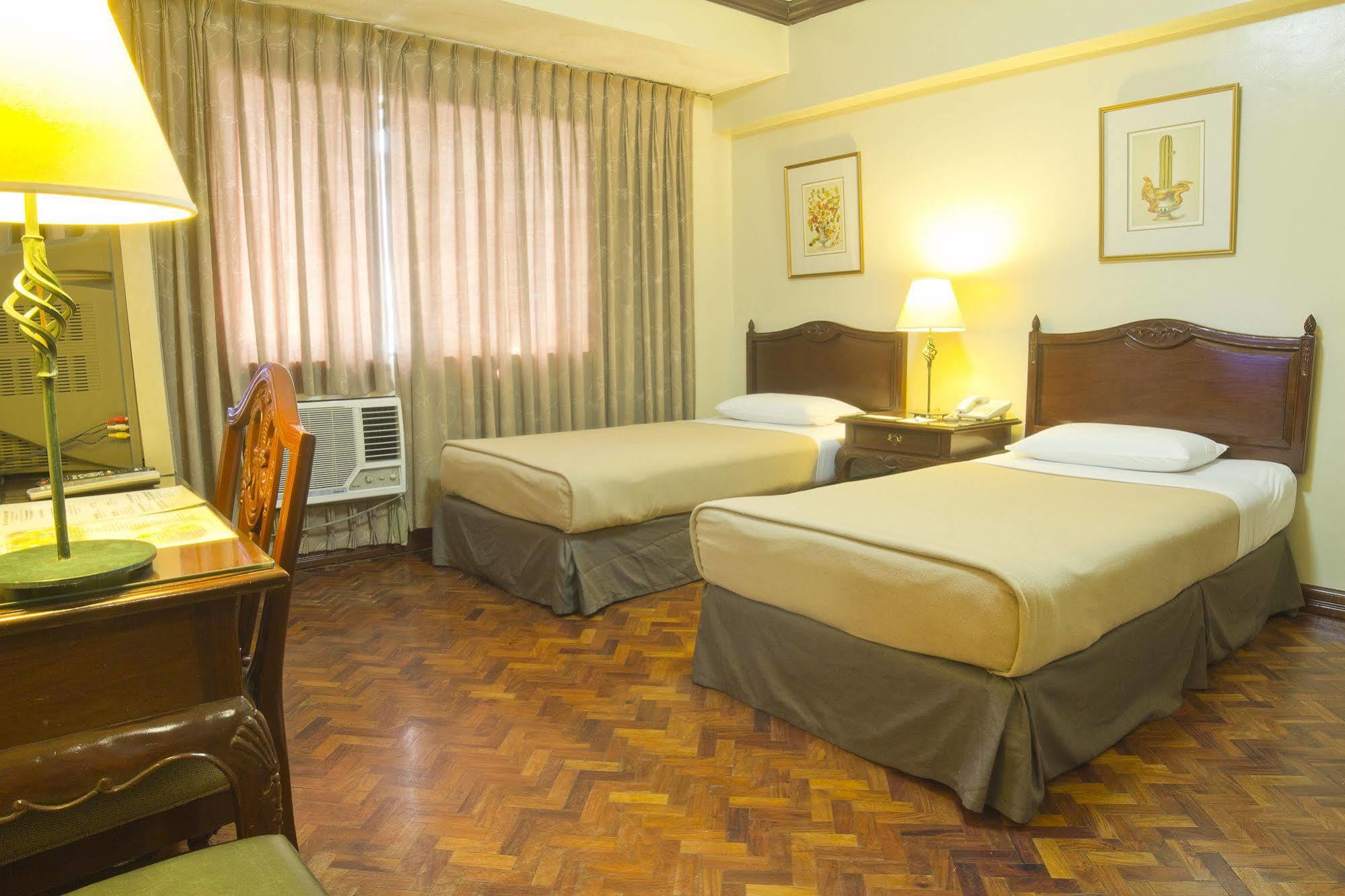 The Copa Businessman'S Hotel Makati City Exterior photo